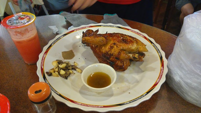 こんがり焼けた鳥丸々一匹